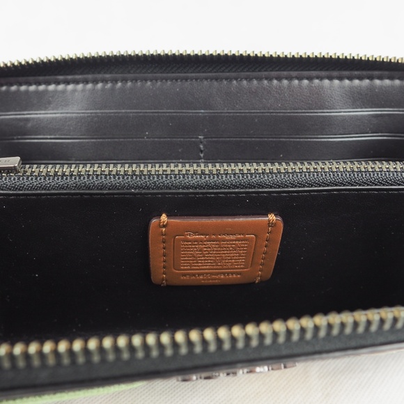 Disney Coach Wallet Accordion Zip Minnie Patches - Picture 6 of 8